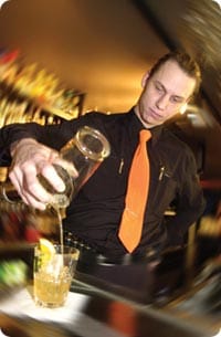 Jasu Piasecki valmistaa Walter de Campin ravistamalla.