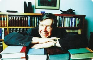 Jorma Kalmion yksi lempikirjoista on Mika Waltarin Turms kuolematon. Hänen työhuoneessaan on Turms kuolematonta kuvaava kipsipää ja liitutyö.