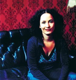 Maija Vilkkumaalla on kiireinen vappu: ensin radio Cityn syntymäpäiville, sitten teekkareiden juhliin Dipoliin.