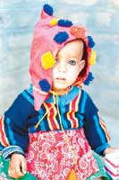 Islamabadilainen lapsi paikallisessa vaatetuksessa. Chic!