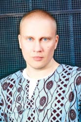 Teemu Mäki törmää Kiasmassa keski-ikäiseen naisihailijaan.