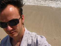 Jori Hulkkonen soitti ensimmäisen deejii-keikkansa 12-vuotiaana koulun diskossa Bon Jori -nimellä  ja hän inhoaa Helsinkiä.