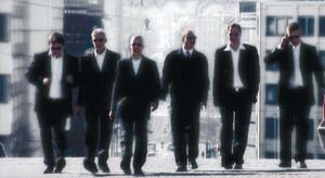 Kalliossa kukkulalla. Kuva dokumenttielokuvasta Riot On!