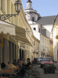 Matkaa Vilnaan on Helsingistä vaivaiset 800 kilometriä.