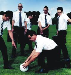 Rammstein on myynyt Suomessa enemmän levyjä kuin Perussuomalaiset saivat ääniä.