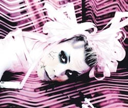 Eipä heti uskoisi, että Cristal Snow onkin mies.