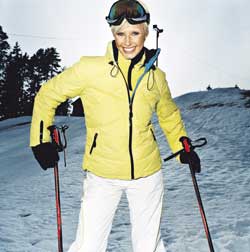 Luhdan tämän talven mallistoa. Vanhakantainen telemarkkaaja laskee villapaidassa, sarkahousuissa ja nahkamonoissa.