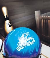 Kampin keilahallissa ja baarissa on myös erillinen tilaussauna. Pukuhuoneesta näkee Tennispalatsin.