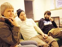 Myymälä2:n possesta Suvi Saloniemi, Fredrik Kuhlefelt ja Gareth Hayes.