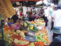 Vilinää jo aamusta. Yli yhdeksään nukkuvan oletetaan Vietnamissa olevan vakavasti sairas.