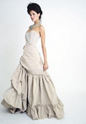 Ei vähä mitään. Peter Sorosen tekemästä iltapuvusta saa maksaa yli 6 000 euroa.