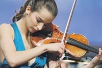 Keijumainen Alina Pogostkina on 22-vuotias.