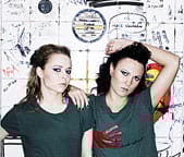 PMMP:n tytöt ovat ahdistelupaidan malleja.