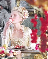 Marie Antoinette -leffa vaikutti Style.comin mukaan Anna Suin, Peter Somin ja Louis Vuittonin kevätkokoelmiin.