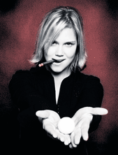 Minea Blomqvist ansaitsi vuonna 2005 219 120 euroa.