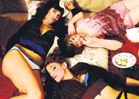 Vuosi sitten Louise teki MySpace -sivustot nettiin. “Kahden kuukauden päästä aloimme saada kutsuja ulkomaille.”