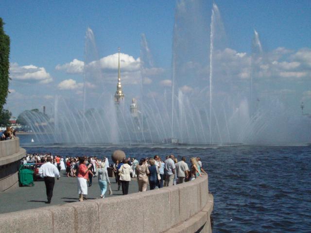 Nevajoki, taustalla Petropavlosvskin linnoitus