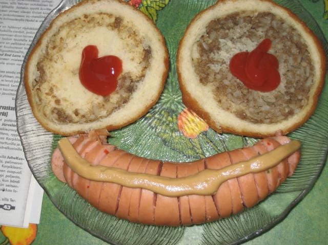Ruokailu on iloinen asia.. =D