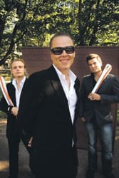 “Tämän lajin kehittämiseen on käytetty 1 000 miestyötuntia”, kertoo lajin päävalmentaja ja sääntökirjan tehnyt Robert Örthén, muuten mustan vyön kateka.