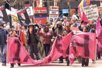 Mitä vastaan sitä nyt osoittaisi mieltä? George W. Bush tapetaan mokumentissa.