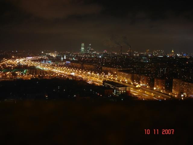 Moskovaa yövalaistuksessa Sky Lounge 22:sta