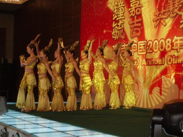 Ja sitten tanssityttöjä