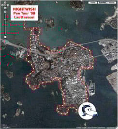 5 km: Susikoira nuuhkaisee oikeaa jalkaa kiinnostuneena.
