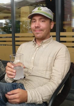 Bar Passionin.  Ohjelmistosuunnittelija Timo, 27