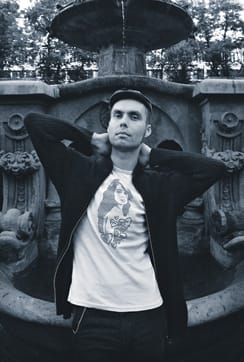 Antti Nylénillä on Anna Abreu -paita. “En välitä Abreun musiikista, mutta Anna itse on täydellinen pala ainetta. Kuka voisi väittää muuta?”, hän toteaa.