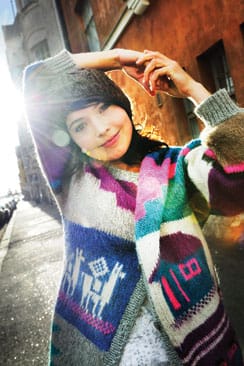 Marja Saloa, 28, kiukuttaa. “Sain valtavan puhelinlaskun ja ajattelin, että nyt tarvitaan jättipotti. Yritin ostaa Stockalta arpaa  ja myyjä kysyi papereita. Arpoja myydään kuulemma vaan yli 15-vuotiaille!”