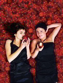 Amanda on se tumma ja Marjut on se vaalea. Ainakin elokuvassa. “Vaihtelemme väriä jatkuvasti. Story board -piirtäjä sekoitti meidät”, hykertelee Amanda.