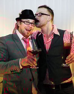 Timo ja Niko ovat miksologi-baarimestareita. Molekyylidrinkit ilmestyvät listalle maalikuussa.