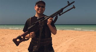 Villi-Itä: Käkkis tutustuu välttämättömään retkivarusteeseen.