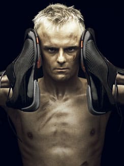 Heikki Kovalainen ja McLaren-kengät.