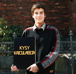 Opiskelija Emil Anton vastasi katolilaisia koskeviin kysymyksiin.