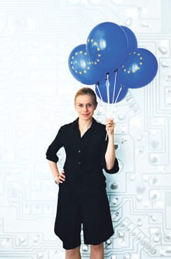 Tuote-Esittelyssä Keskustan uusin keksintö, Riikka-robotti.