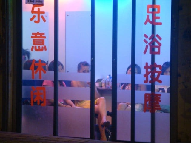 Shanghailainen "Parturi-Kampaamo"