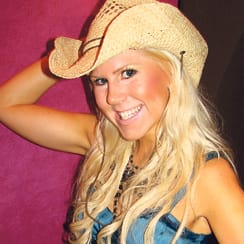 Spy hard ei ole enää lehden lopussa, vaan keskiosassa.