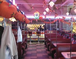 Lielahden Dinerin halloween naytti tältä viime vuonna.