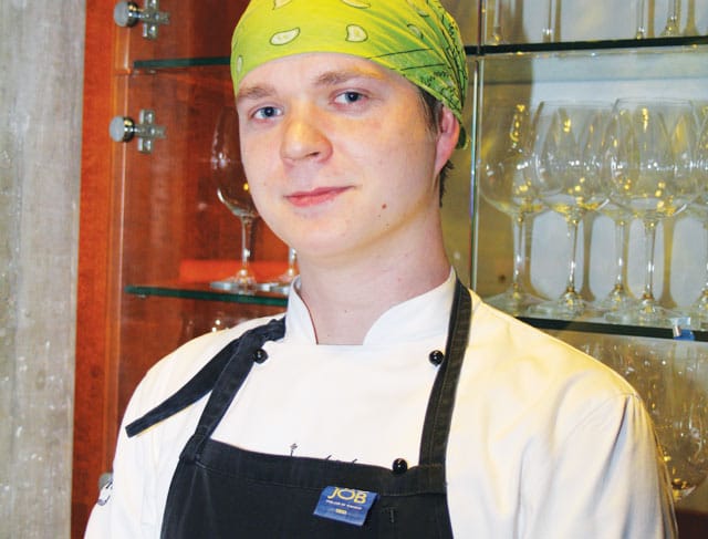 Kaikkea sitä raaka-aineiden eteen tehdään. Haapaniemi myöntää käyneensä viimeksi kaksi vuotta sitten omenavarkaissa, ja tunnustaneensa asian heti äidilleen.