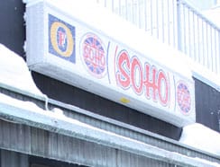 Tiistai-iltaisin Sohossa ei palella, vaan hien otsalle nostattavat tuliset Curry Clubin annokset.