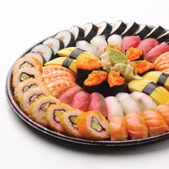 Hanko Sushin annokset valmistuvat osittain myös  japanilaisten kokkien voimin.