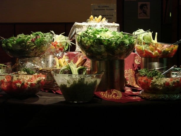 Apocalyptican levyjulkkareissa hevimiehetkin söivät salaattia.