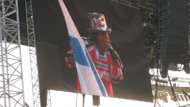 Sonisphere 2010 : Patapaidassa luki Cooper eli Alice Cooper Suomi-lippuineen ! =D