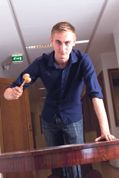 Lapsena lääkärin ammatista haaveillut Rämö suuntasi 12-vuotiaana SPR:n nuorisoryhmään, ja tie järjestön toimintaan aukesi ensiapuoppien siivittämänä.