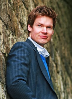 Hannu Rajaniemi sai idean kirjasta vuonna 2006, mutta kirjoitti pääosan tekstistä seitsemässä viikossa vuonna 2009.