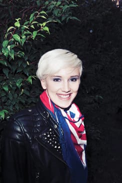 Elinin peruskoulun päättötodistuksen keskiarvo oli 9,8.