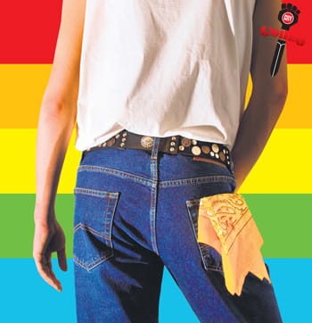 Kirjoittaja valepuvussa.