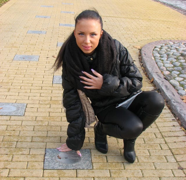 Keravan "Walk of Famella", jossa Jani Wickholmilla ja Hanna-Maria Seppälällä on tähti.