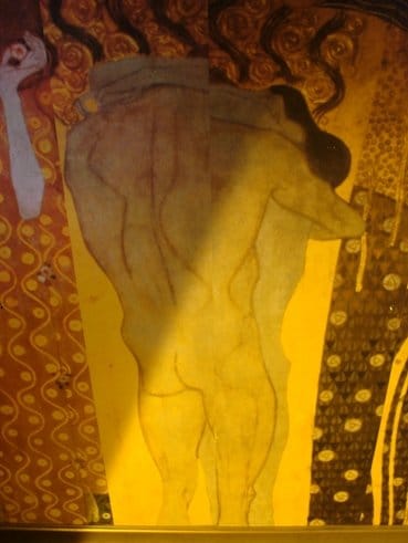 Velvetin tanssilattian katossa on art deco-tyylinen maalaus.